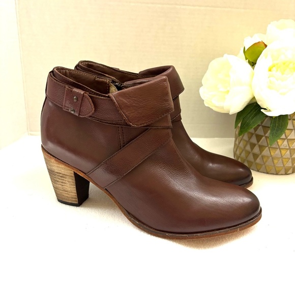 Johnston & Murphy Brown Leather Crafted Zip Block Wood Heel Ankle Bootie Size 10 - Picture 1 of 14
